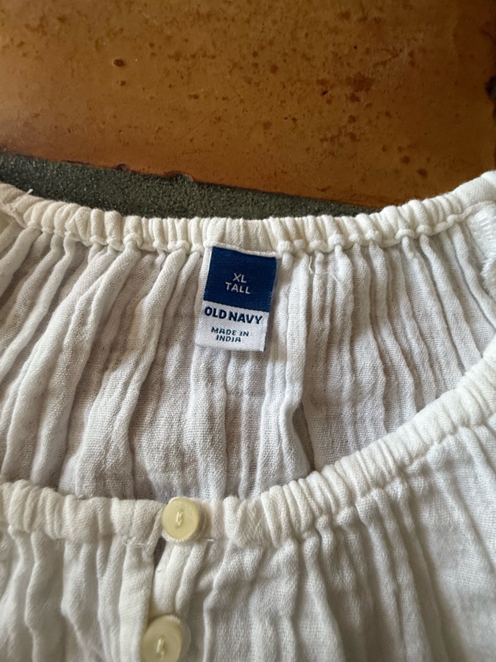 Old Navy White Ruffled Neck Button-Front Top - Picture 2 of 2